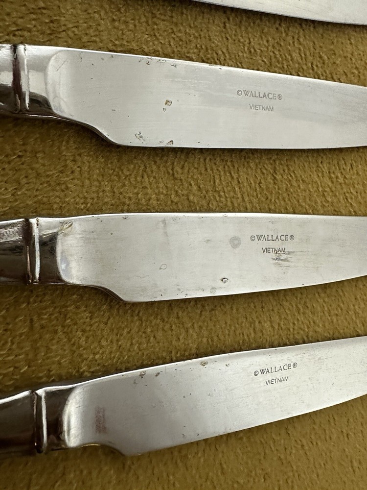 Wallace 1810 Stainless Peacock Pattern (8) Dinner Knives - (blade Flaws)