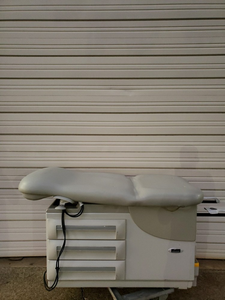 Midmark 604 Exam Table Excellent Condition