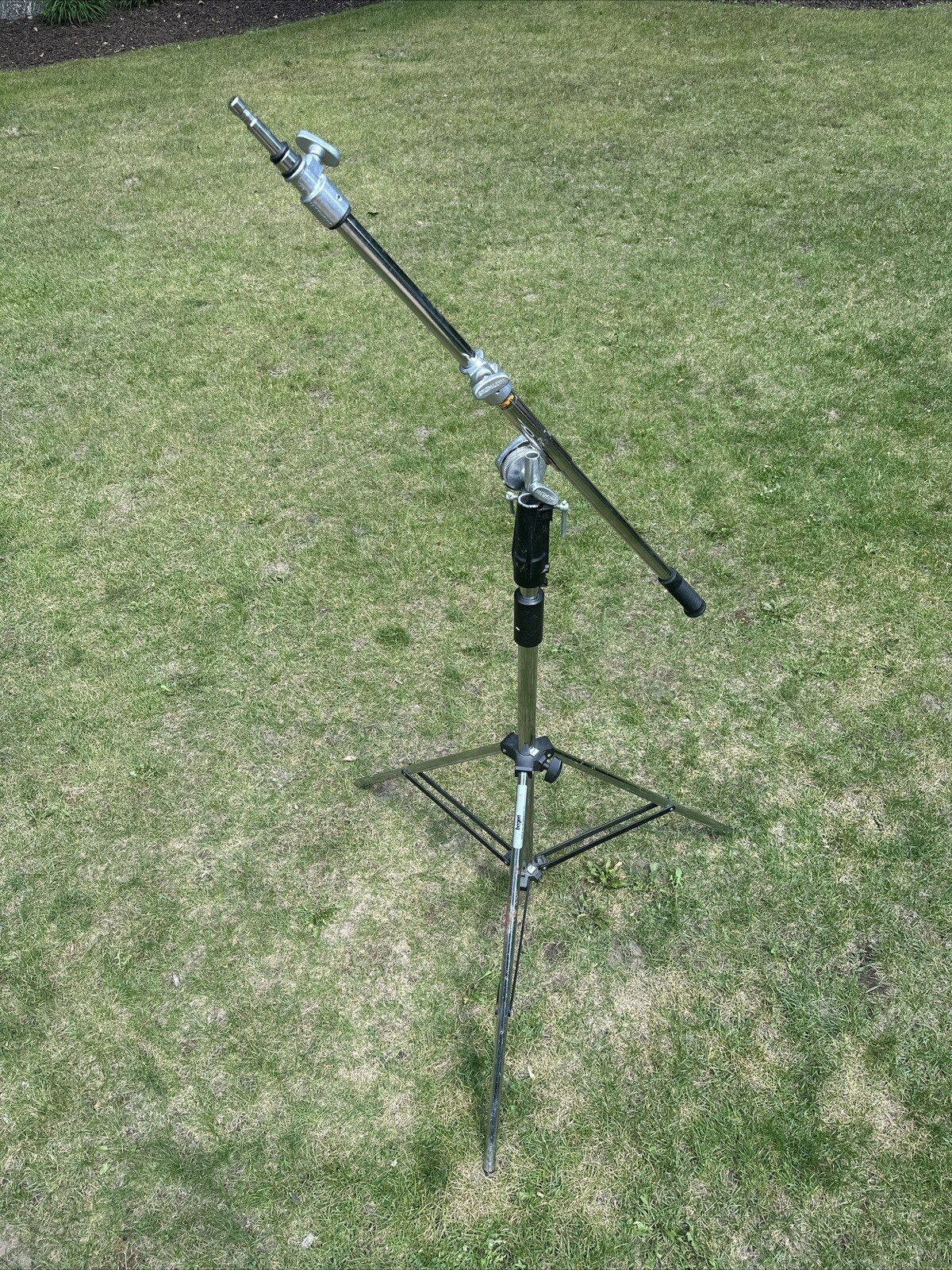 Manfrotto Black Heavy Duty 3071 Stand W/ Matthews 54 Boom 45.5”- 79.5”