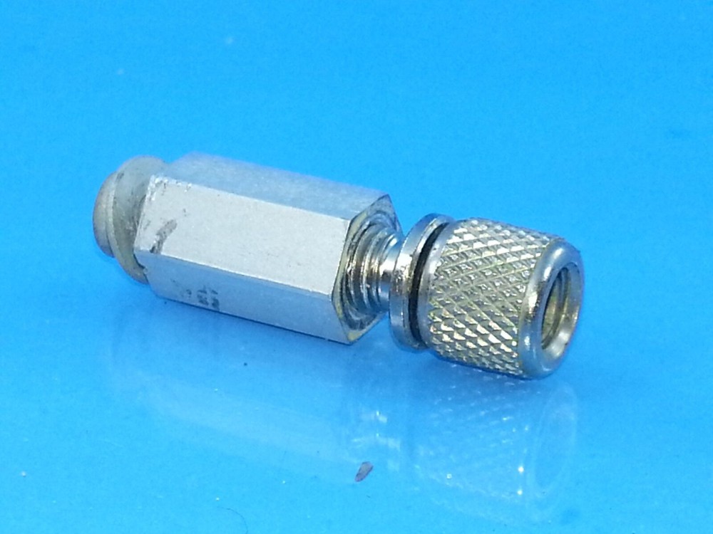TEKTRONIX 129 051 GROUND BINDING POST 545a (ONE PIECE) LONG