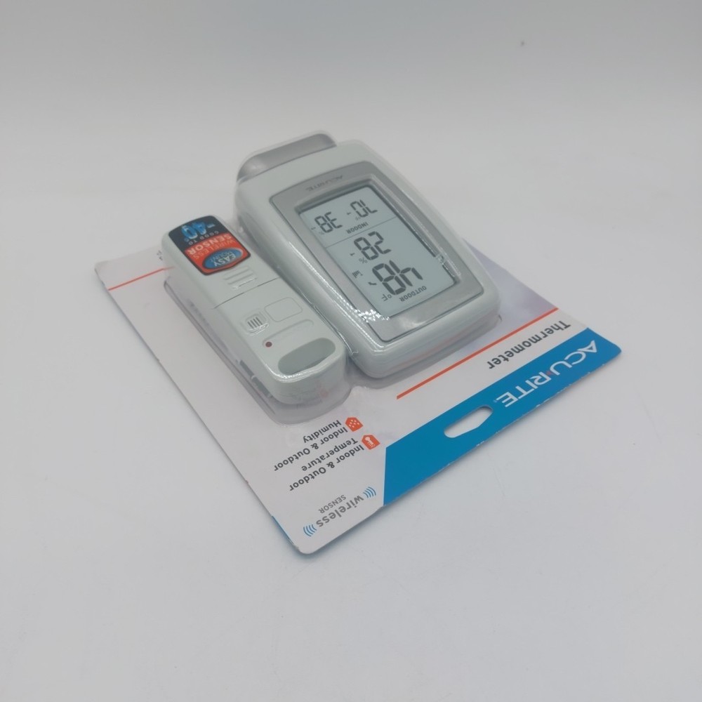 AcuRite 00611 Indoor Outdoor Thermometer with Wireless Temperature Sensor New