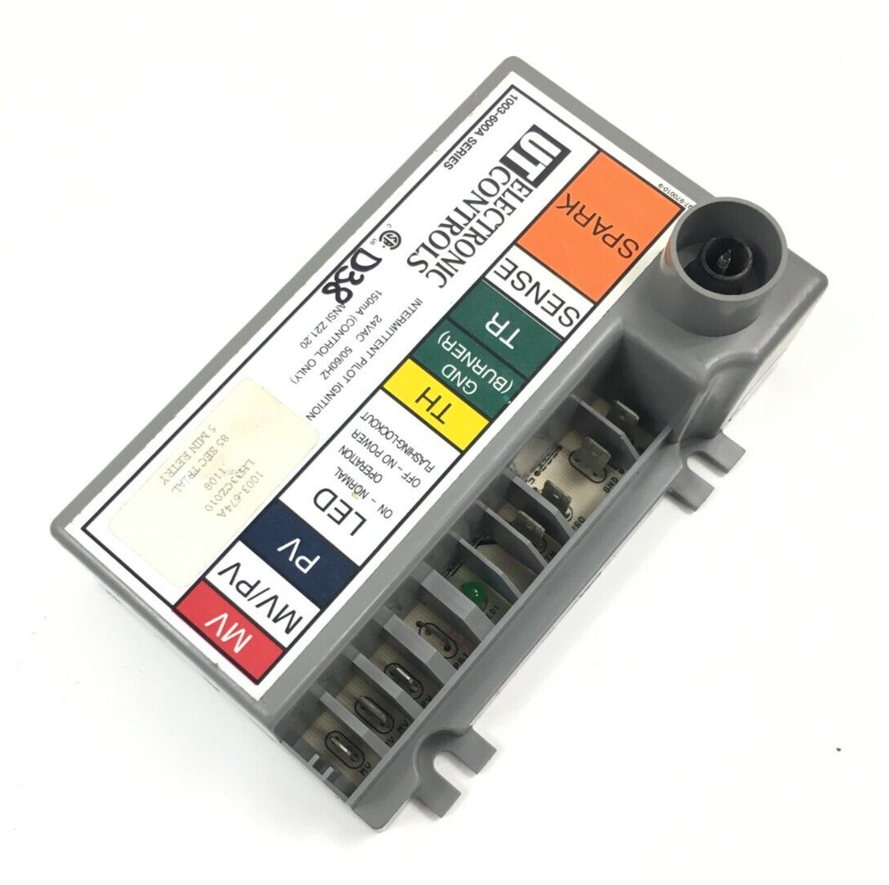 UT ELECTRONIC LH33CZ010 Intermittent Pilot Ignition Module 1003-674A used #D38