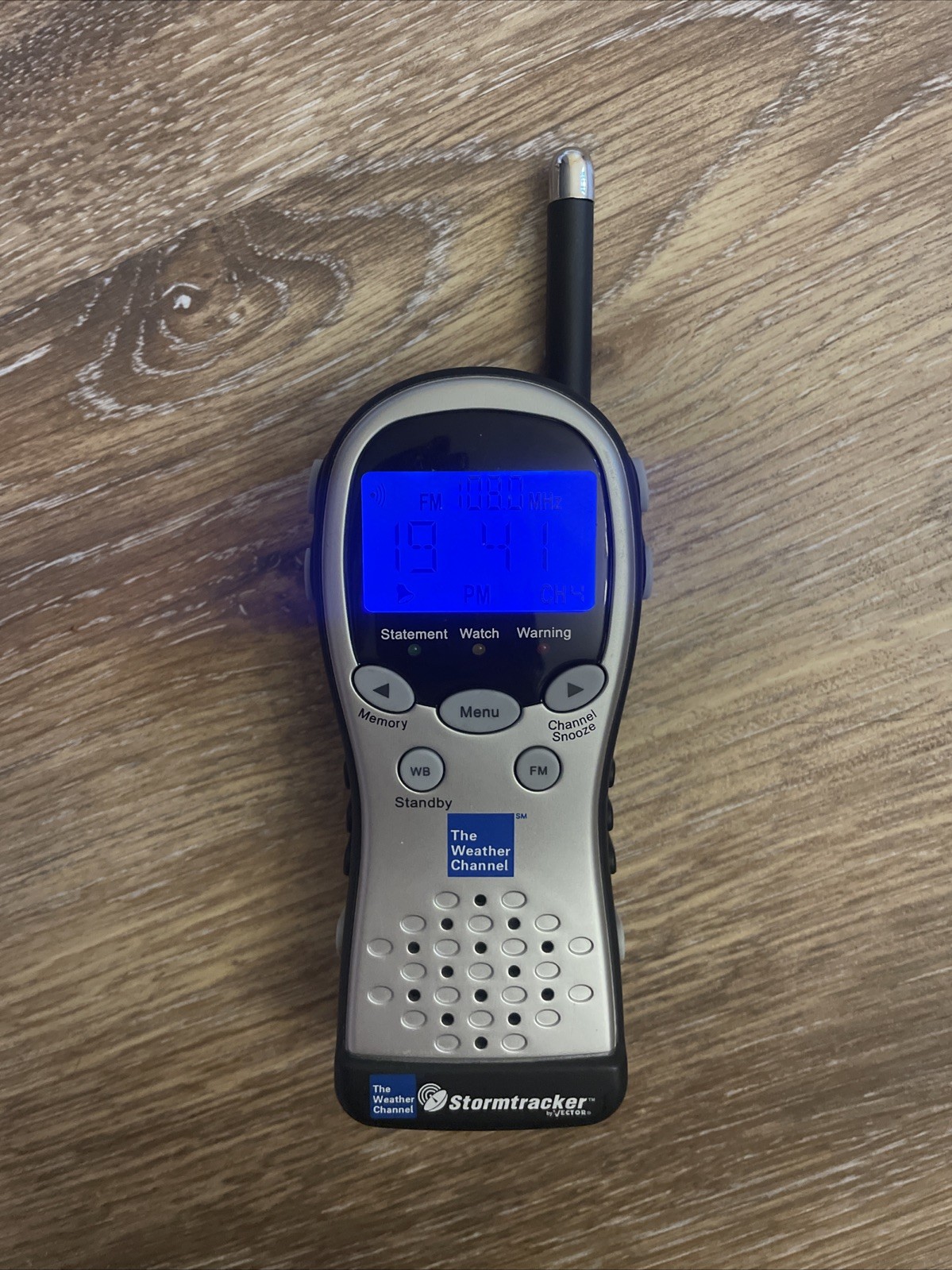 Weather Channel FM Alert Radio/Flashlight Hand Crank Rechargeable VEC438 TESTED