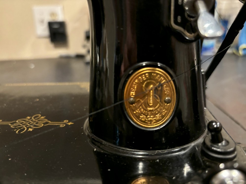 SINGER 221K Featherweight Sewing Machine