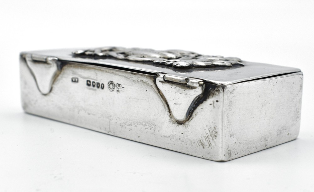 Antique Victorian Solid Silver Snuff Box Trinket Box Cherubs 1885