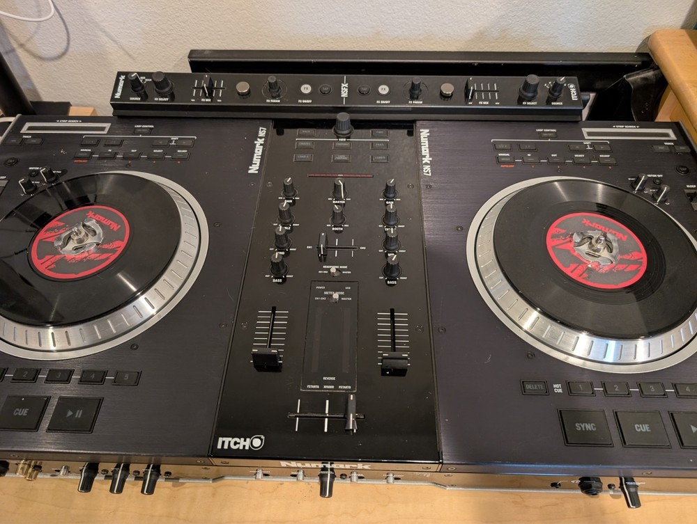 Numark NS7FX Digital DJ Controller