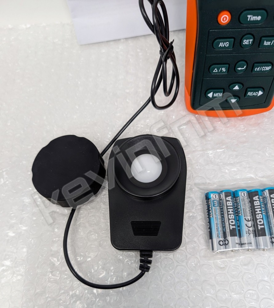 *NEW & GENUINE* Extech® EA33 EasyView™ Light Meter w/ Memory Illuminance + CASE