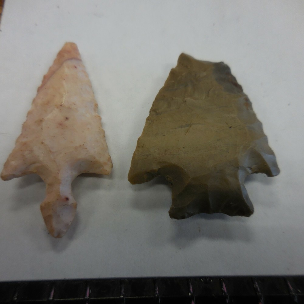 TWO SMALL POINTS -CLASSIC FORM AND FLAKING