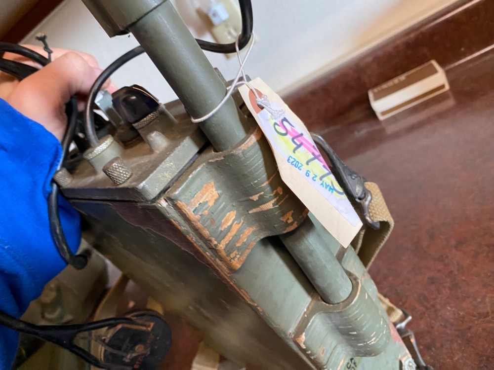 RARE ORIGINAL WWII NAVY USMC MARINE MODEL DAV-2 FIELD RADIO & CARRY STRAPS