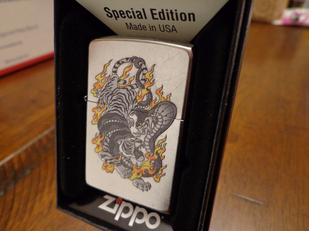 TIGER COBRA FLAMES TATTOO ZIPPO LIGHTER MINT IN BOX