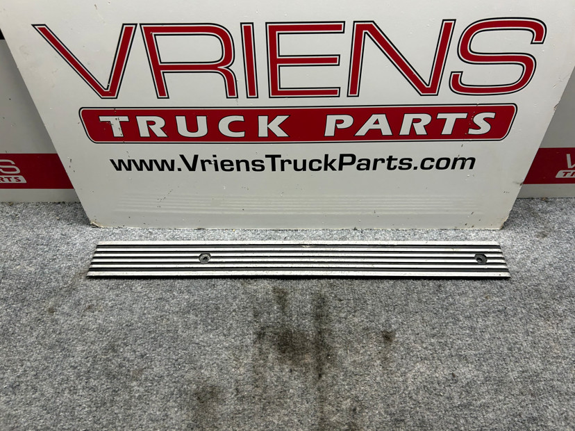 PETERBILT S32-6002-002 INSERT-THRESHOLD RH 575MM SCREW-IN