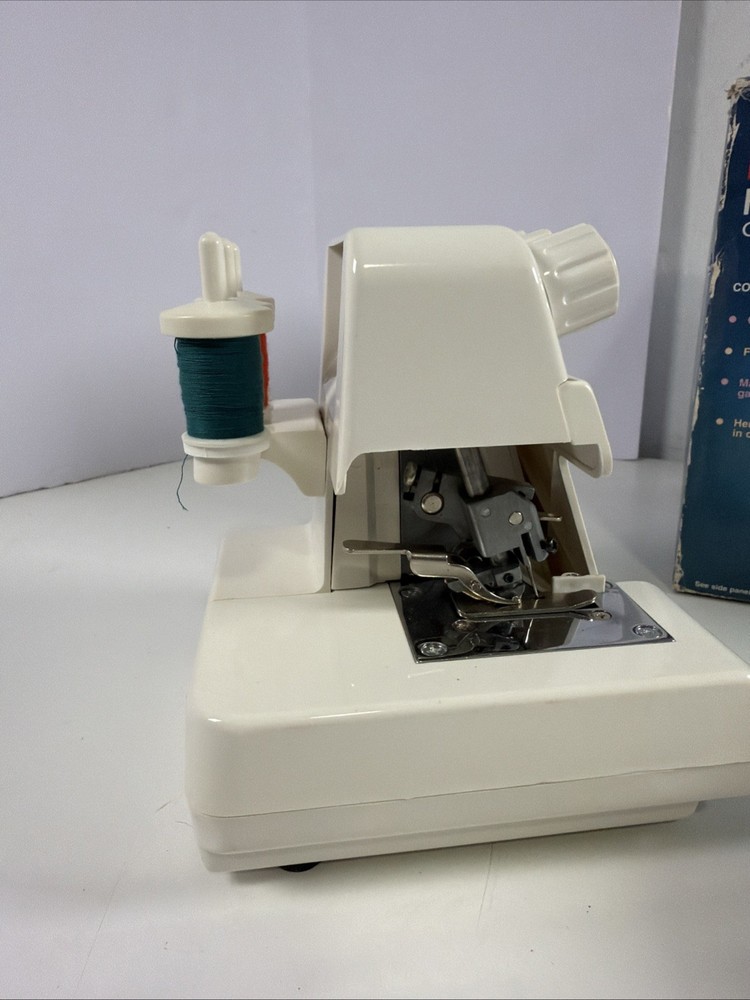 PFAFF Hobby Serger Portable Overedging Machine Overlock Sewing Craft MINI MODEL