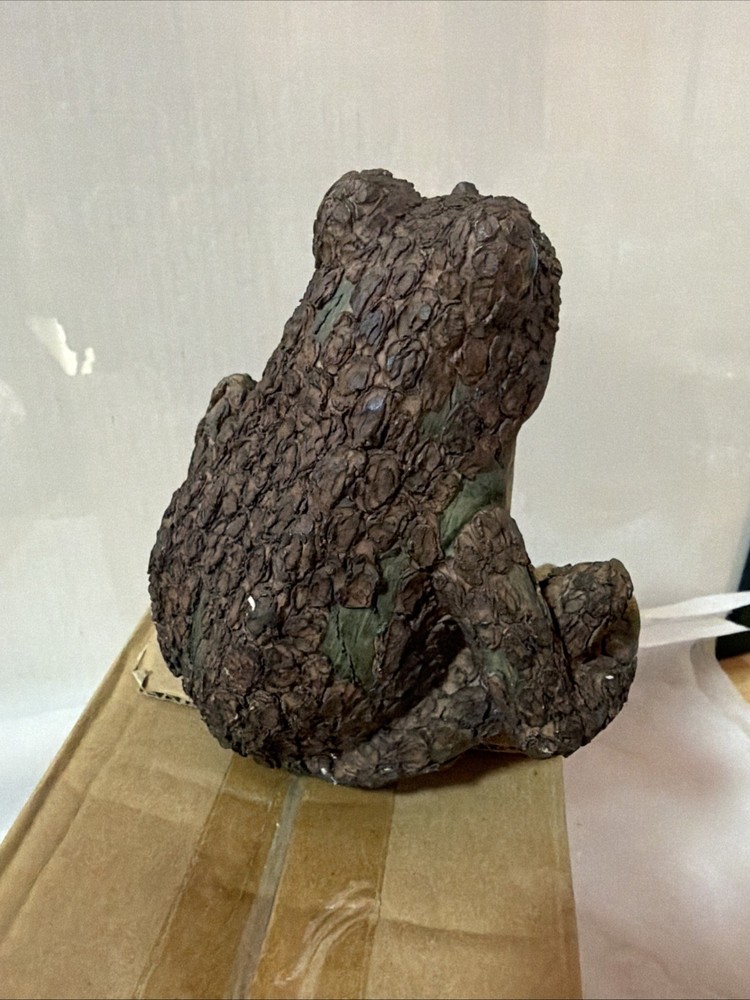 Frog Statue 7” x 6.5”