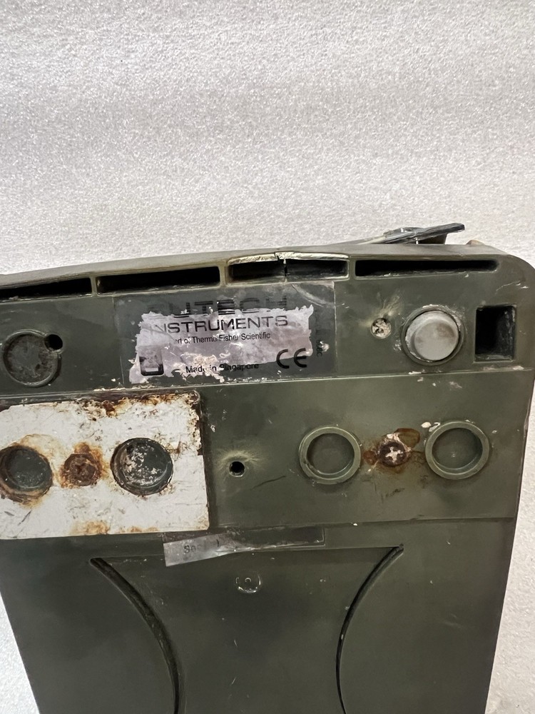 EUTECH INSTRUMENTS PH700 PH/NV/C/F METER (BROKEN)