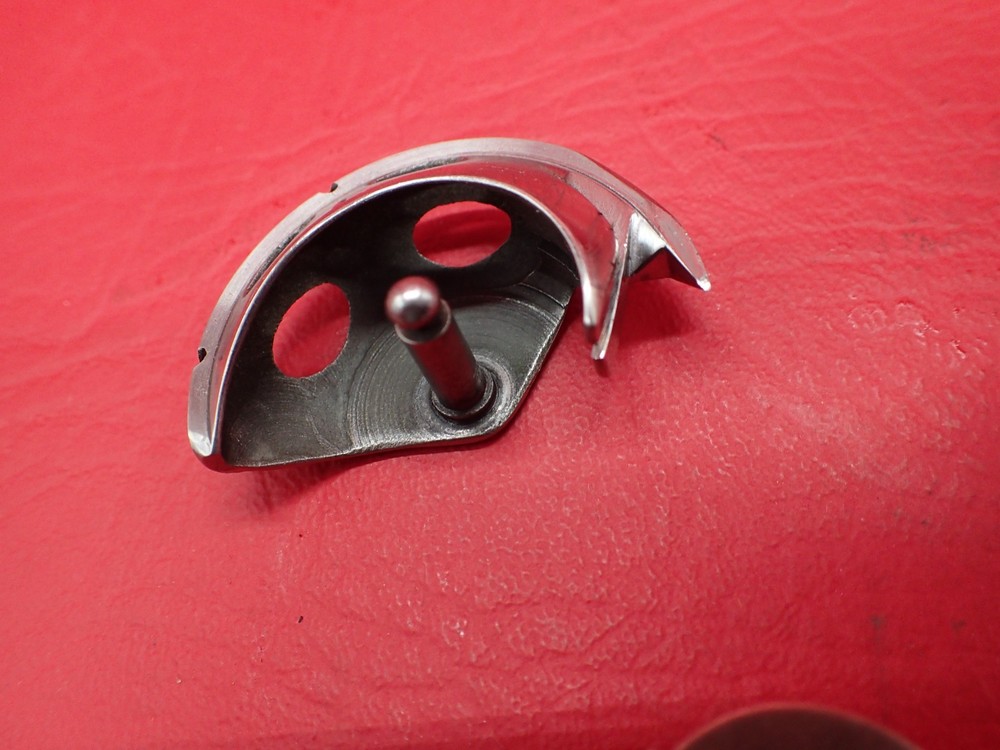 Vintage UNIVERSAL DELUXE Sewing Machine Bobbin Case w/ Bobbin