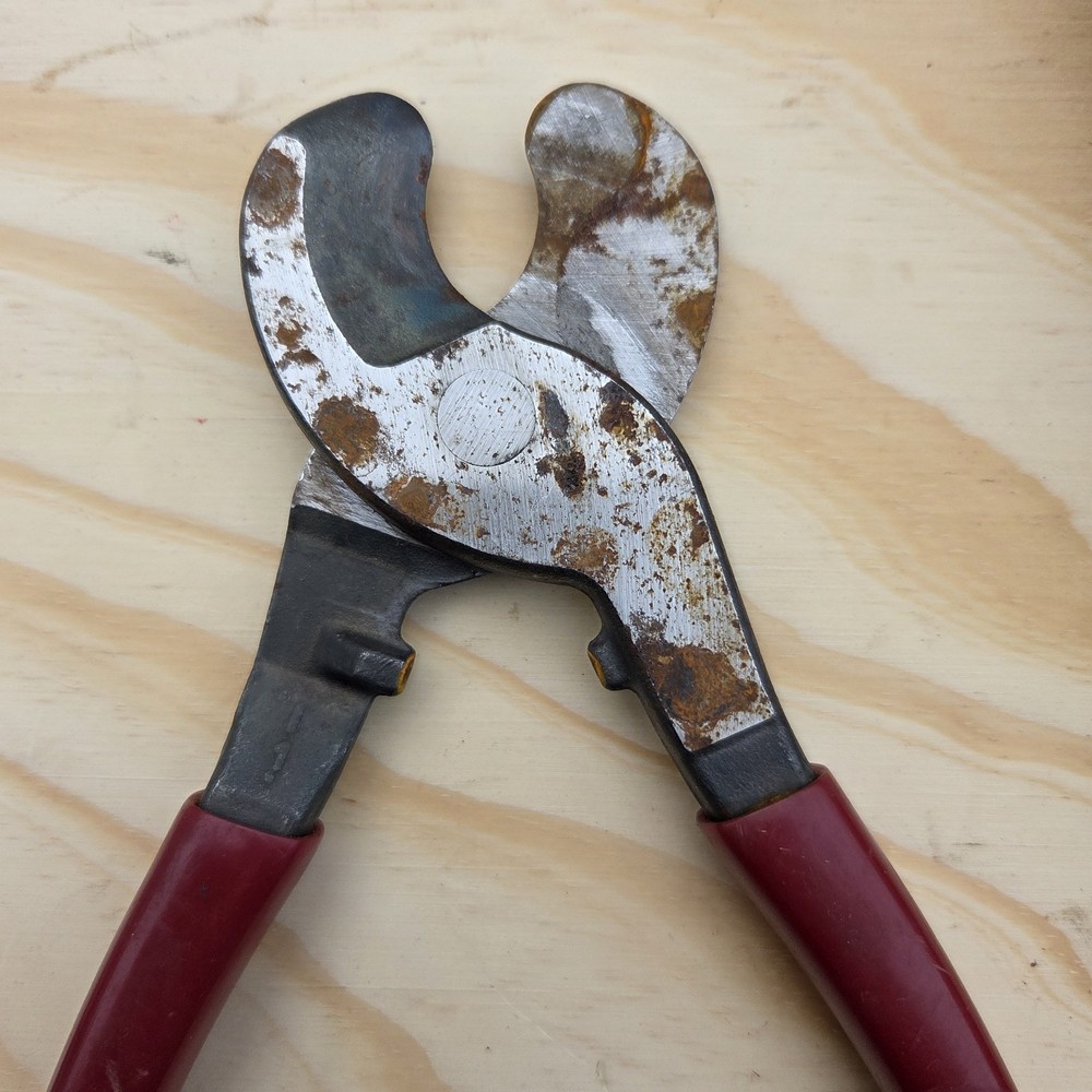 Klein Tools High Leverage Cable Cutter - Red