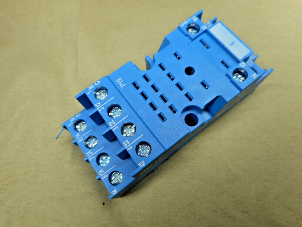Finder Relay 94.74 socket (NIB)