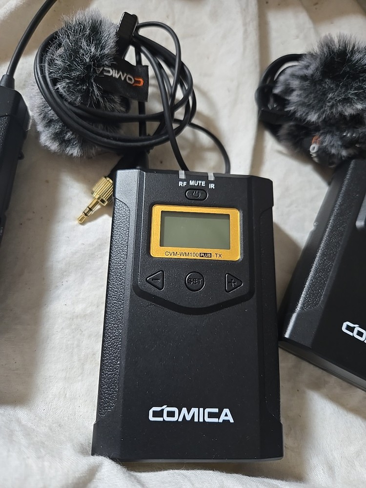 Comica CVM-WM100-PLUS RX Wireless Microphone system Case Mic USB Cable