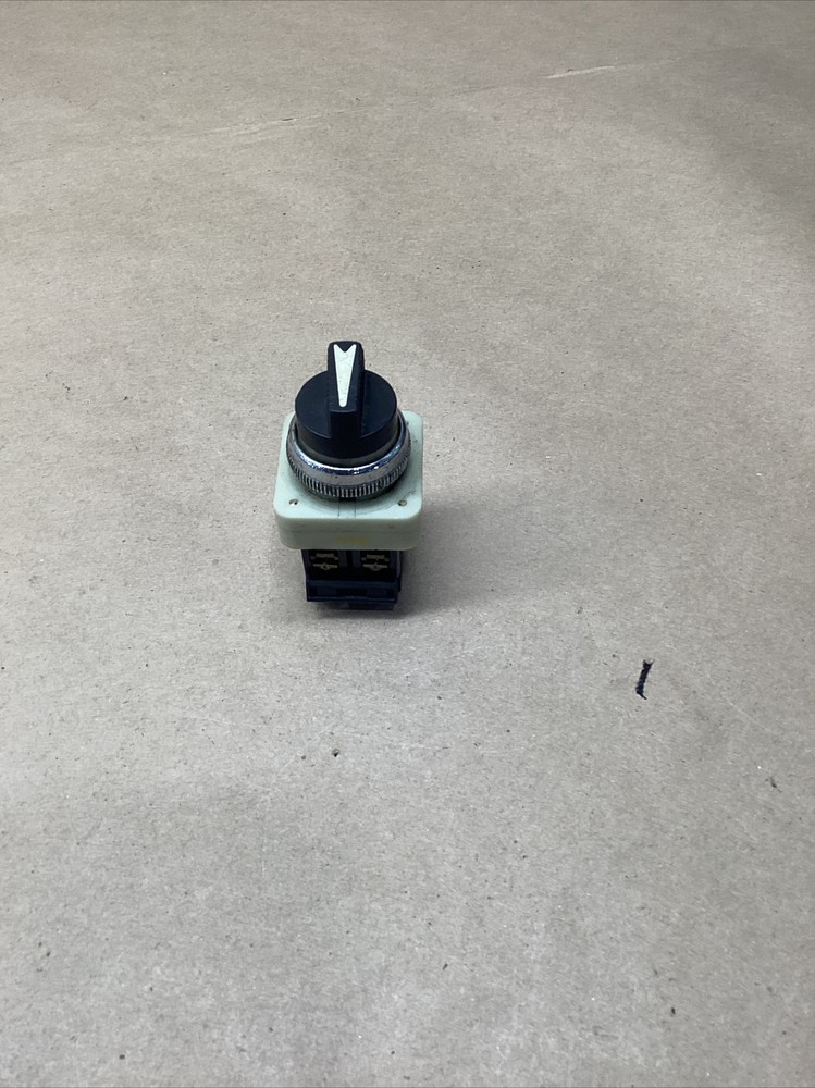 FUJI ELECTRIC AH30-P3 3-POSITION MAINTAINED SELECTOR SWITCH #709PT39FML