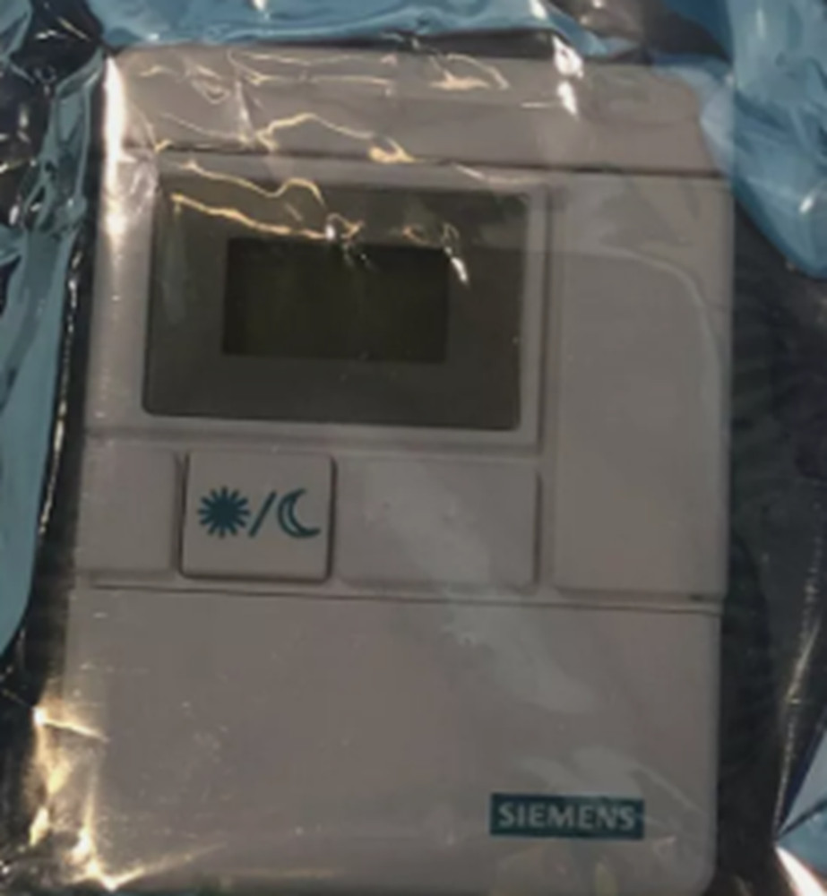 New In Box SIEMENS 540-680CB Room Temperature Sensor