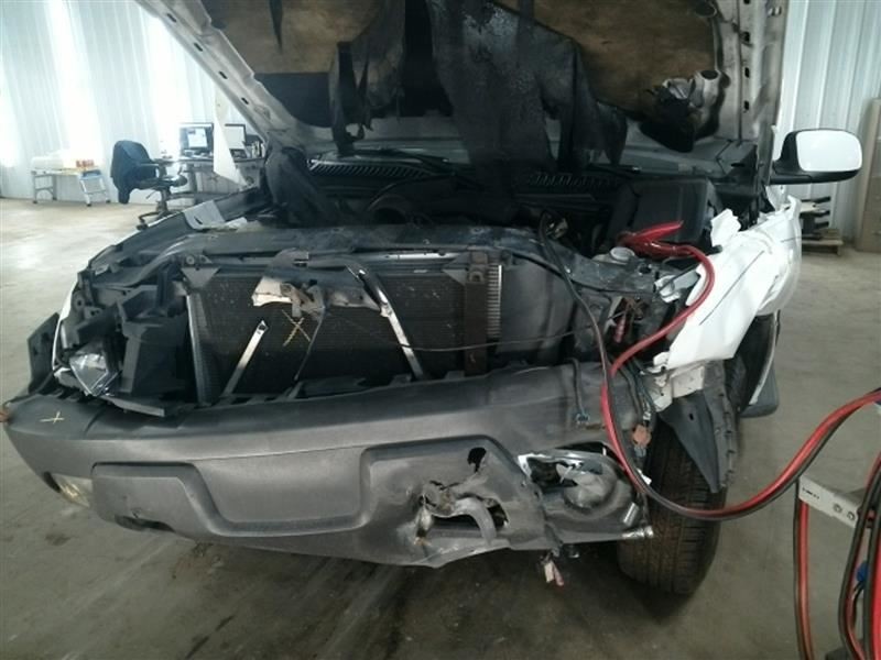 AVALNCH15 2004 High Mounted Stop Light 104664934