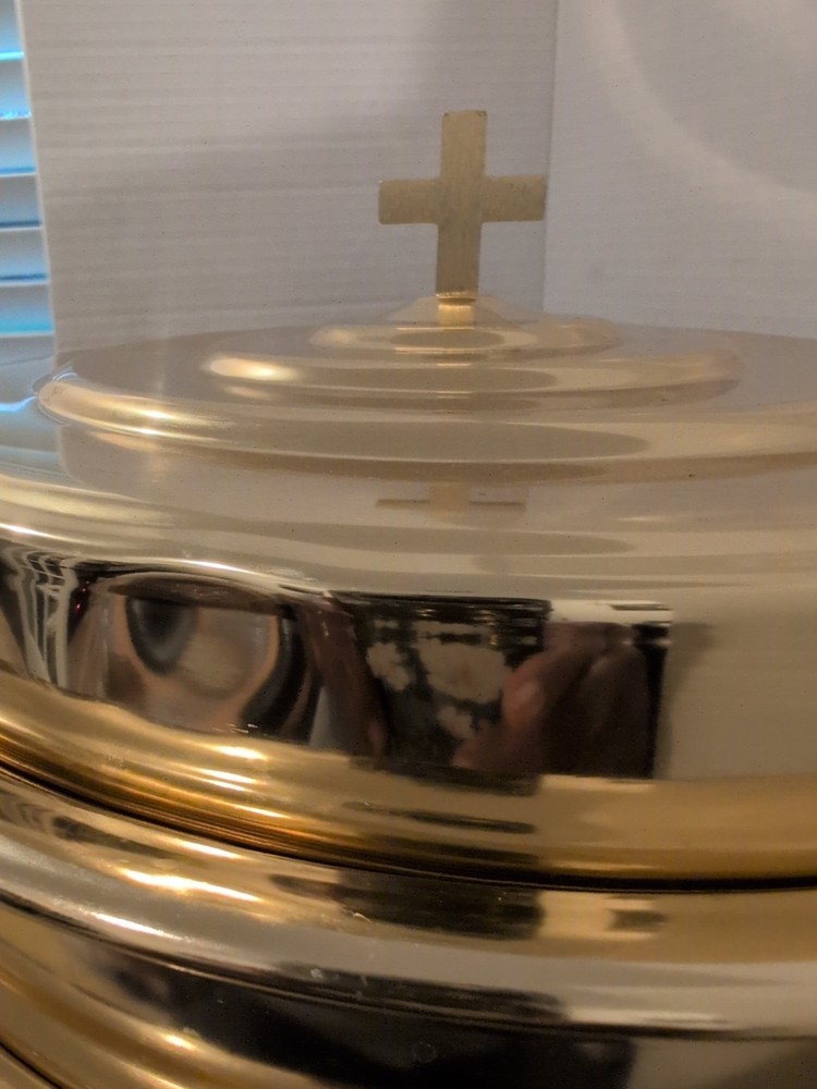 Communion Gold Tone Cup 4 Stackable Trays & 500 Communion Plastic Cups