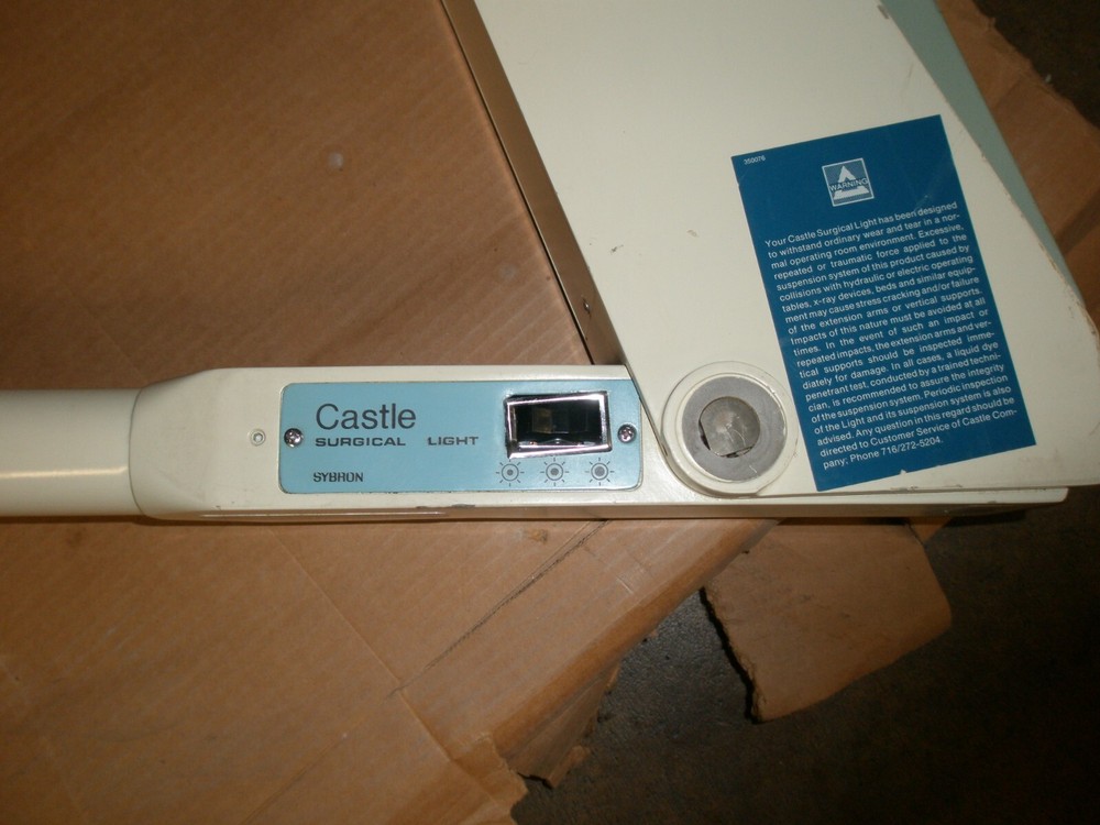 CASTLE SYBRON SURGICAL LIGHT AND CONTROL BOX-DUAL LIGHT
