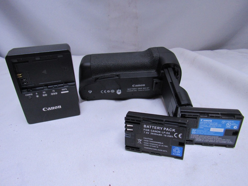 Canon BG-E7 BG E7 Battery Grip for EOS 7D DSLR Camera  & charger