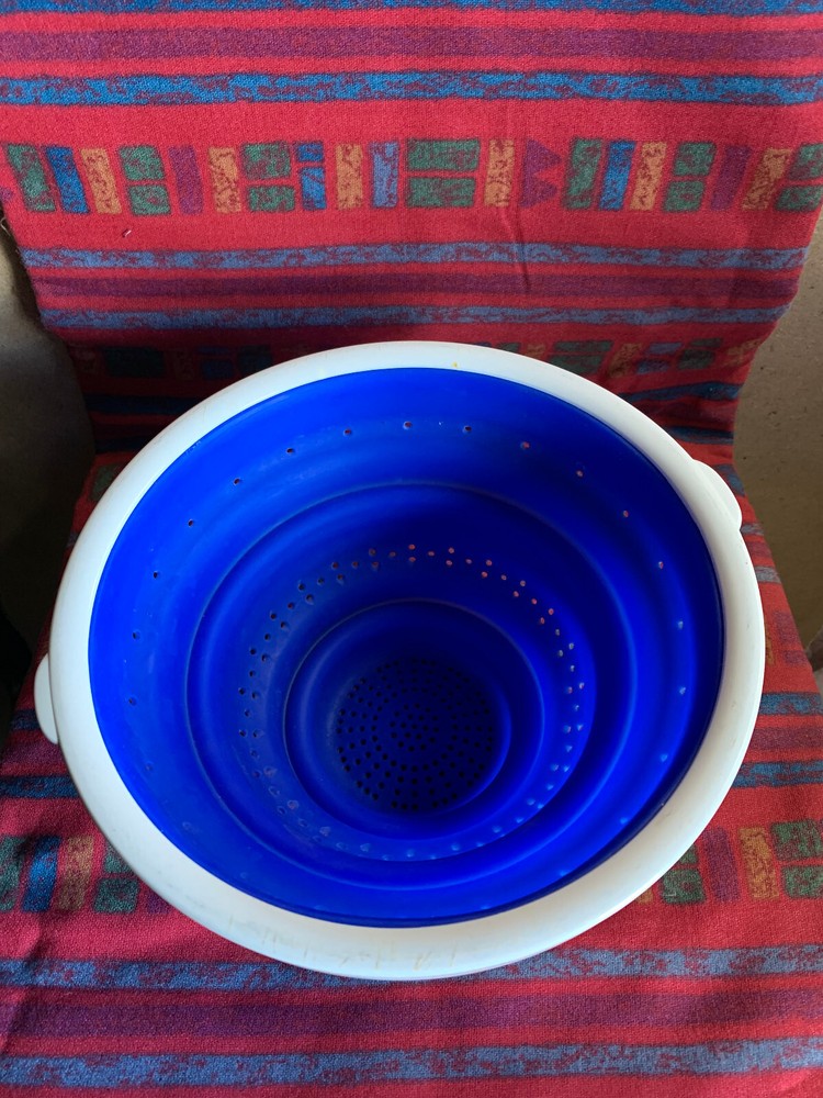 Blue Collapsible 9" Silicone Colander