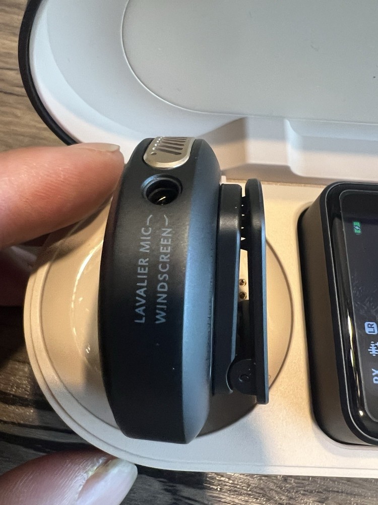 AnkerWork M650 Wireless Lavalier Mic System 2TX 1RX w/ Case Display