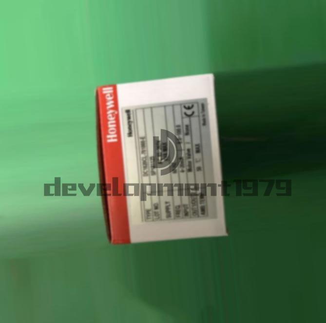 One Honeywell DC1020CR-702000-E Temperature Controller New