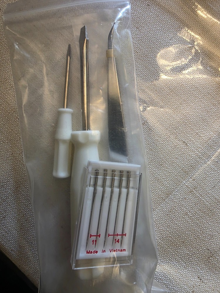 Juno by Janome 3434D Serger sewing machine excellent condition