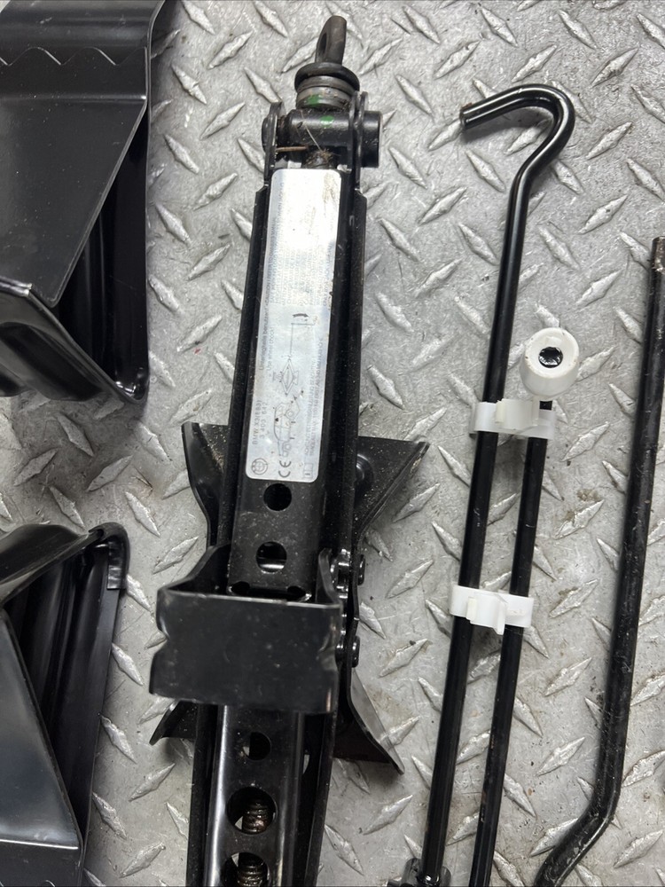 2007 BMW X3 JACK KIT WITH TOOLS & HARDWARE sl6