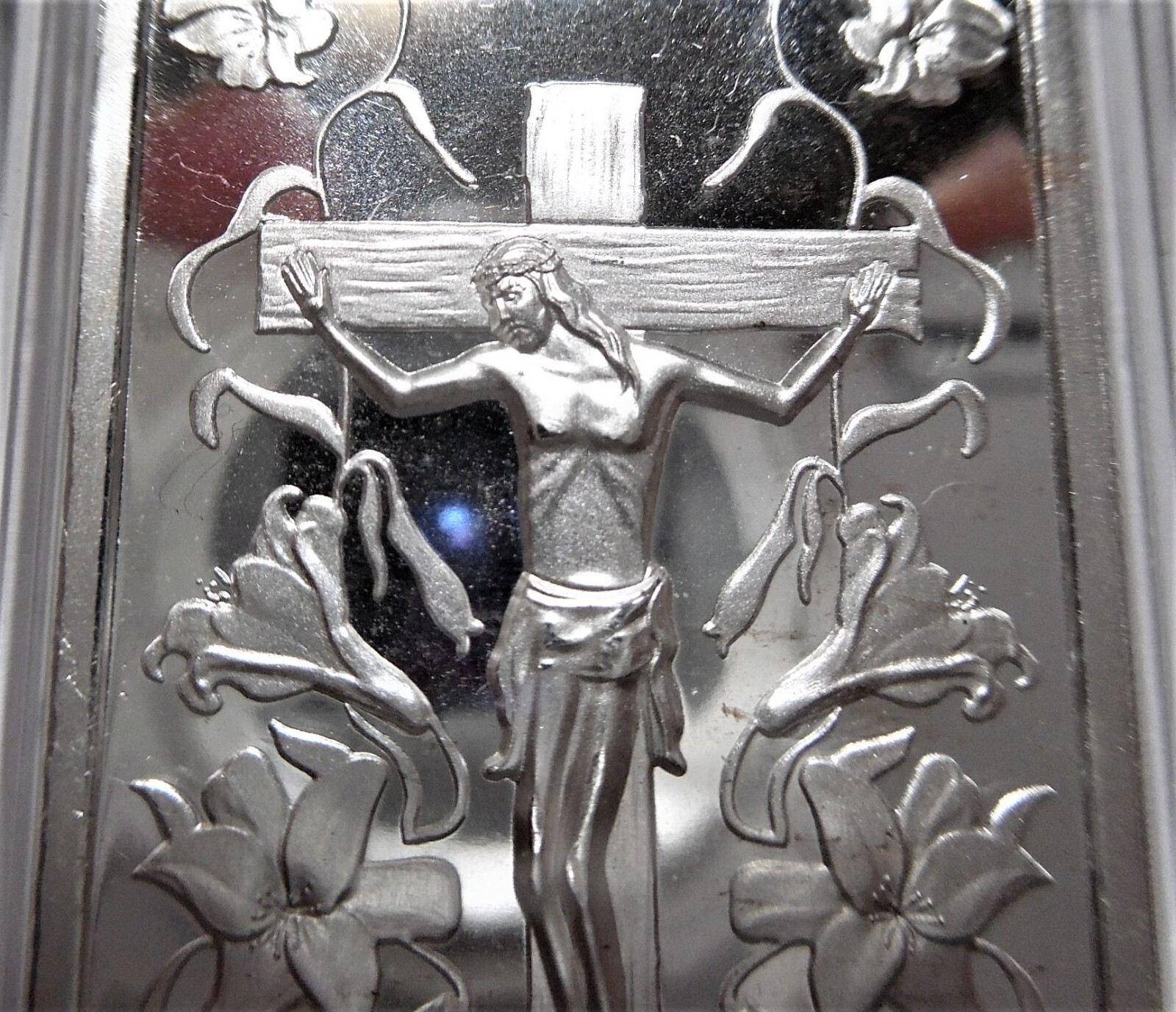 1oz JESUS ON THE CROSS .999 SILVER BAR ~ SEALED IN A HARD PLASTIC AIR-TITE CASE!