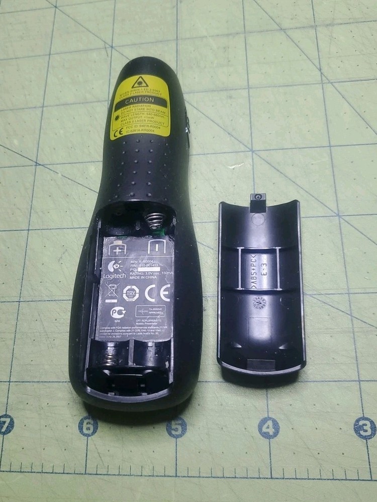 LOGITECH R0008 (R400) LASER Presentation Remote With Case