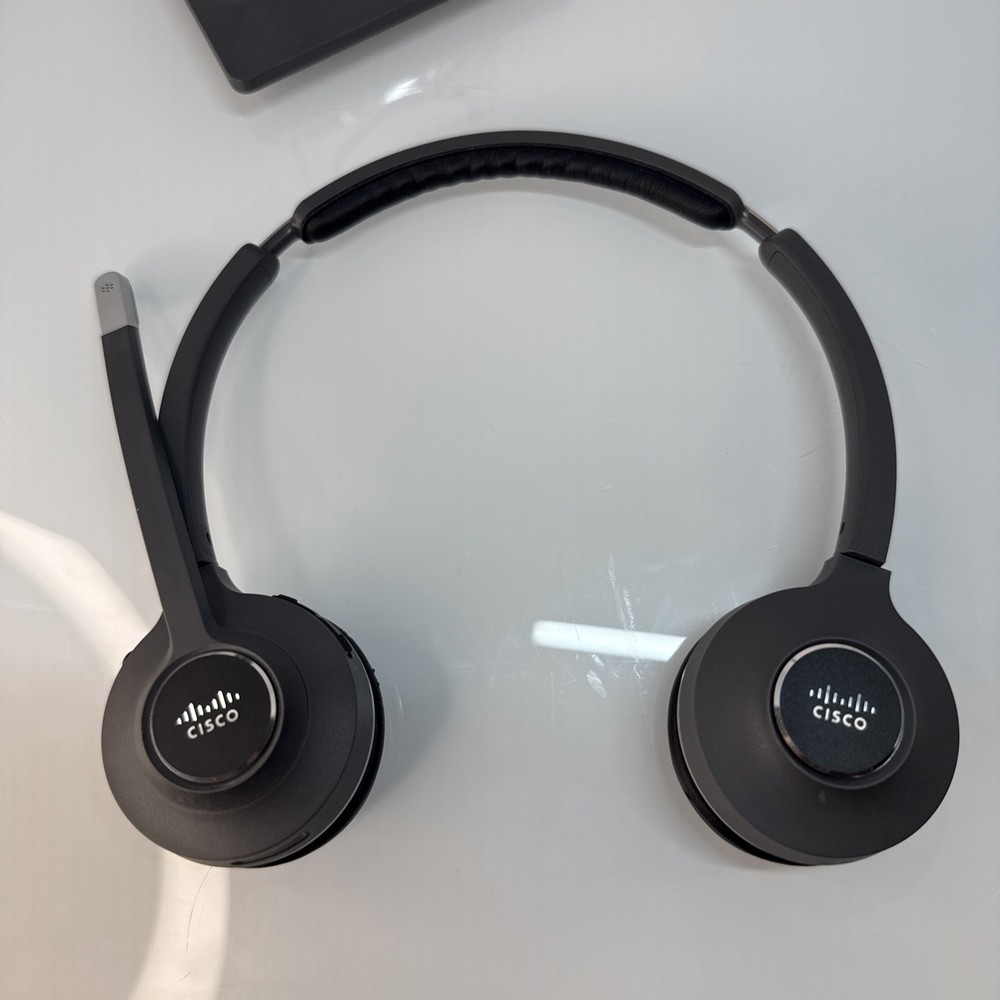 Cisco Headset 562 Wireless w/ Base CP-HS-WL-562-S-US Tested Working