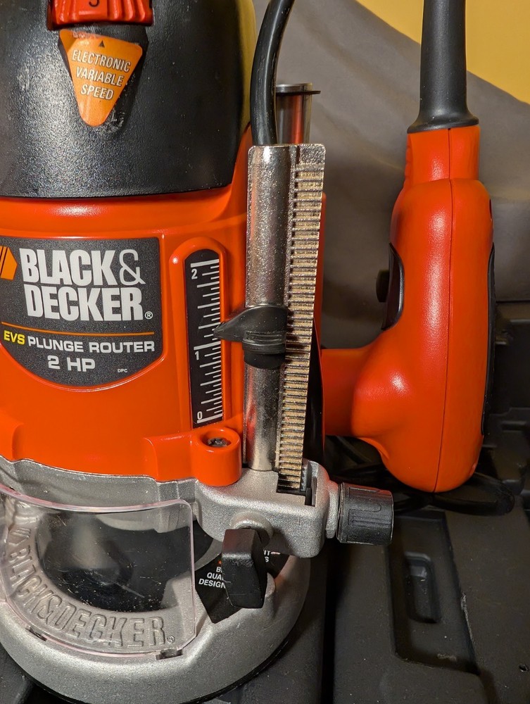 Black & Decker Router Variable Speed Plunge RP400 2 HP / Type 1 w/ Case