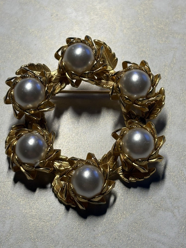 Vintage Faux Peal Wreath  Brooch 1.5”