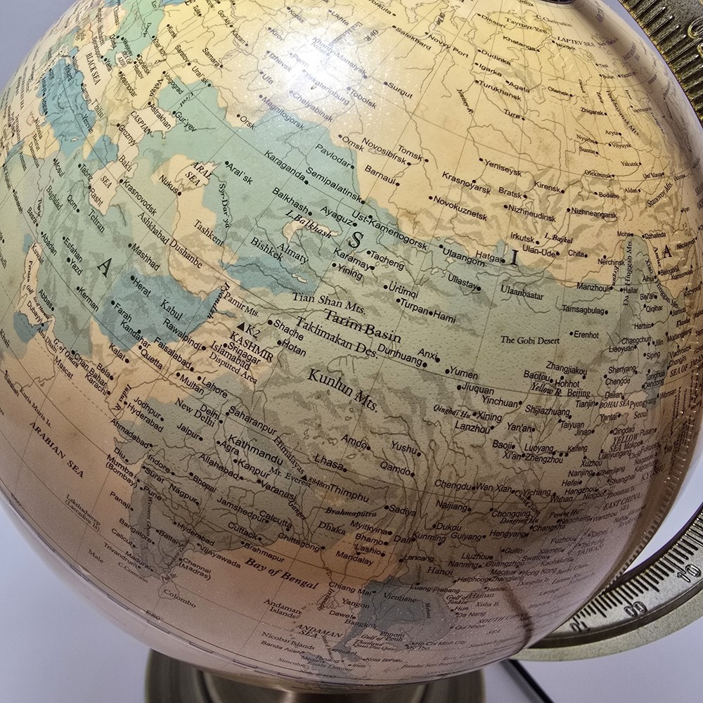Fucashun Illuminated World 8" Light Up Globe
