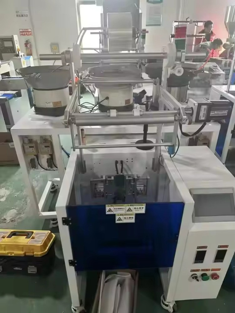 2 Feeders Vertical Packaging Machine Micro-Gram Screw Nut Packer for Small Parts
