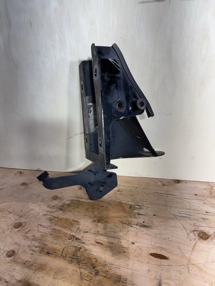 KENWORTH T680 CAB MOUNTBRACKET Left 3774958