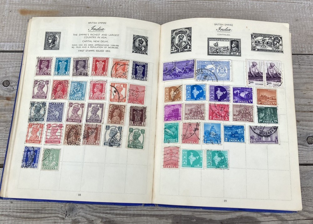 Vintage Royal Mail Stamp Album 1200 Stamps