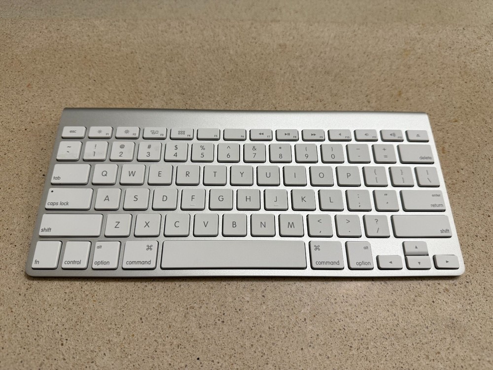 GENUINE Apple Wireless Bluetooth Keyboard A1314 Mac Aluminum