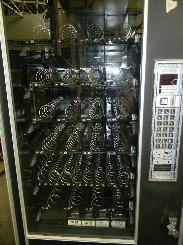 AP 6600 REFURBISHED SNACK VENDING MACHINE w/CREDIT CARD READER