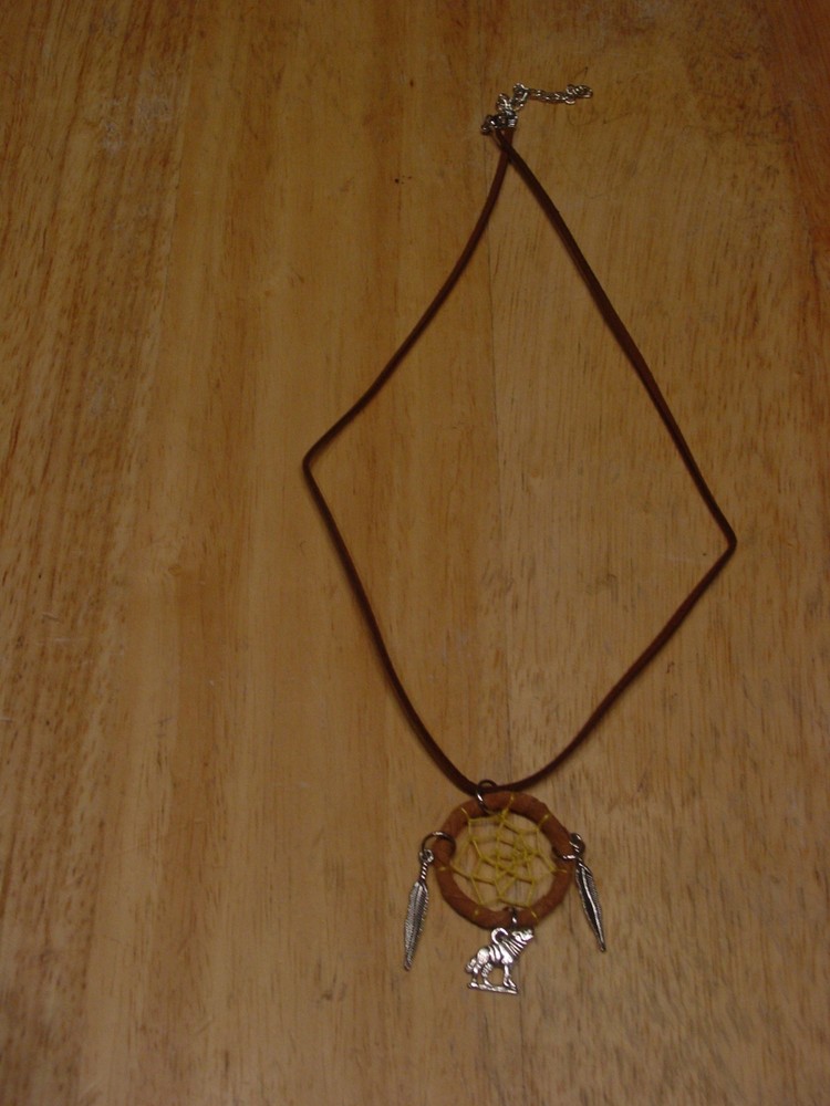DREAMCATCHER INDIAN WOLF FEATHER NECKLACE ( LIGHT BROWN )
