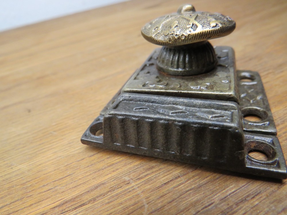 1871 OLD CUPBOARD LATCH...NICE ORNATE BRASS ? BRONZE KNOB...