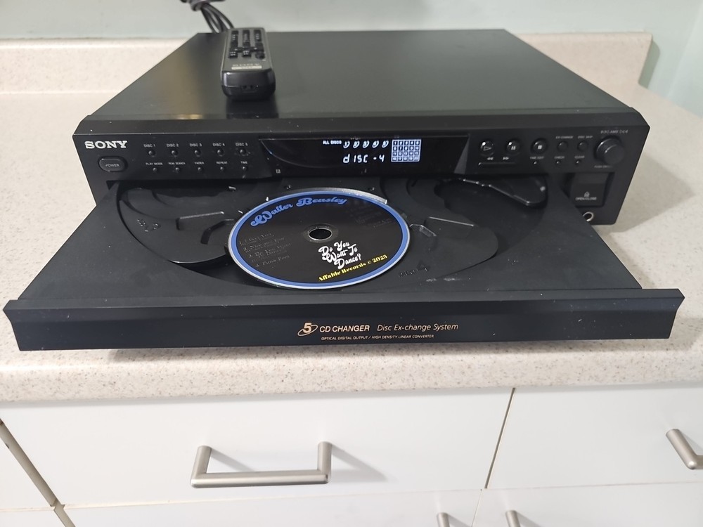 Sony CDP-CE375 CD 5 Compact Disc Carousel Changer with Remote Control