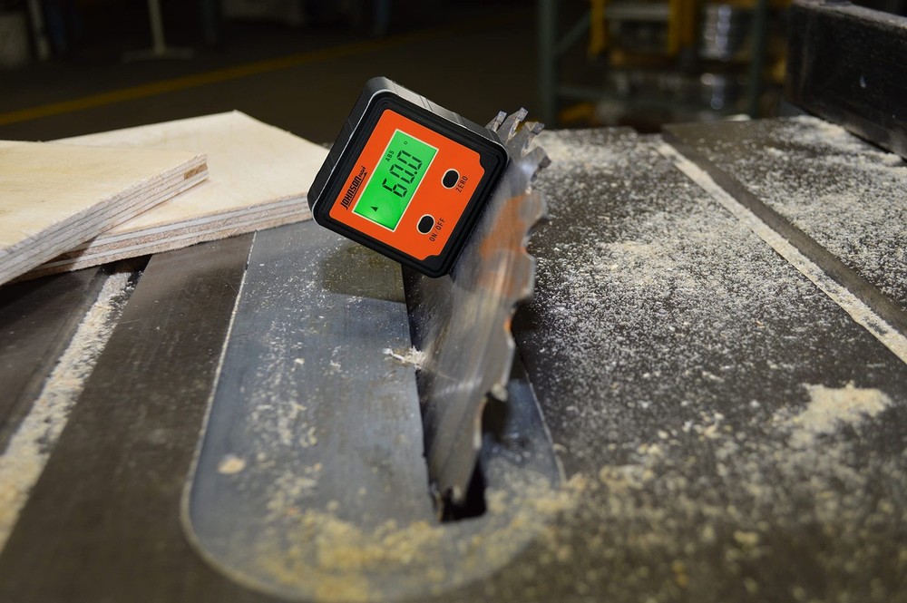 Magnetic Digital Angle Locator Tool with LCD Backlight for Precise Measurements