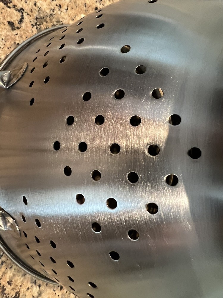 Stainless Steel Pasta Strainer Deep Kitchen Colander, Silver