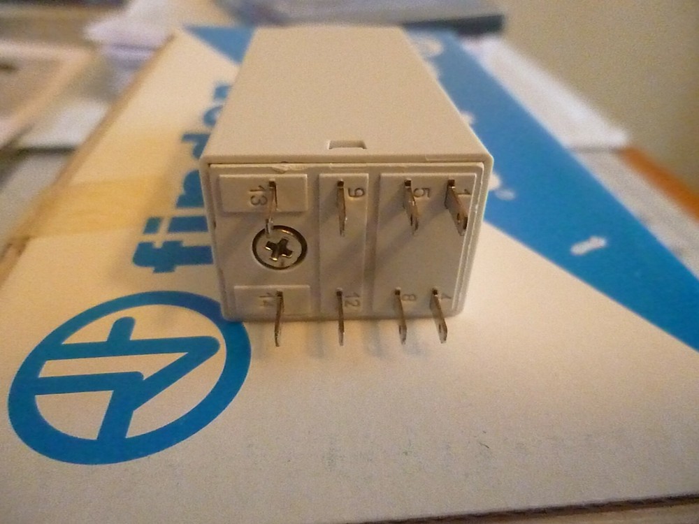 Finder 85.32.0.024 Plug-In Multi-Function Timer - 10A - 250V~ - With Clip - NEW